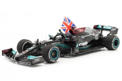 110211144_Minichamps_Mercedes-Hamilton